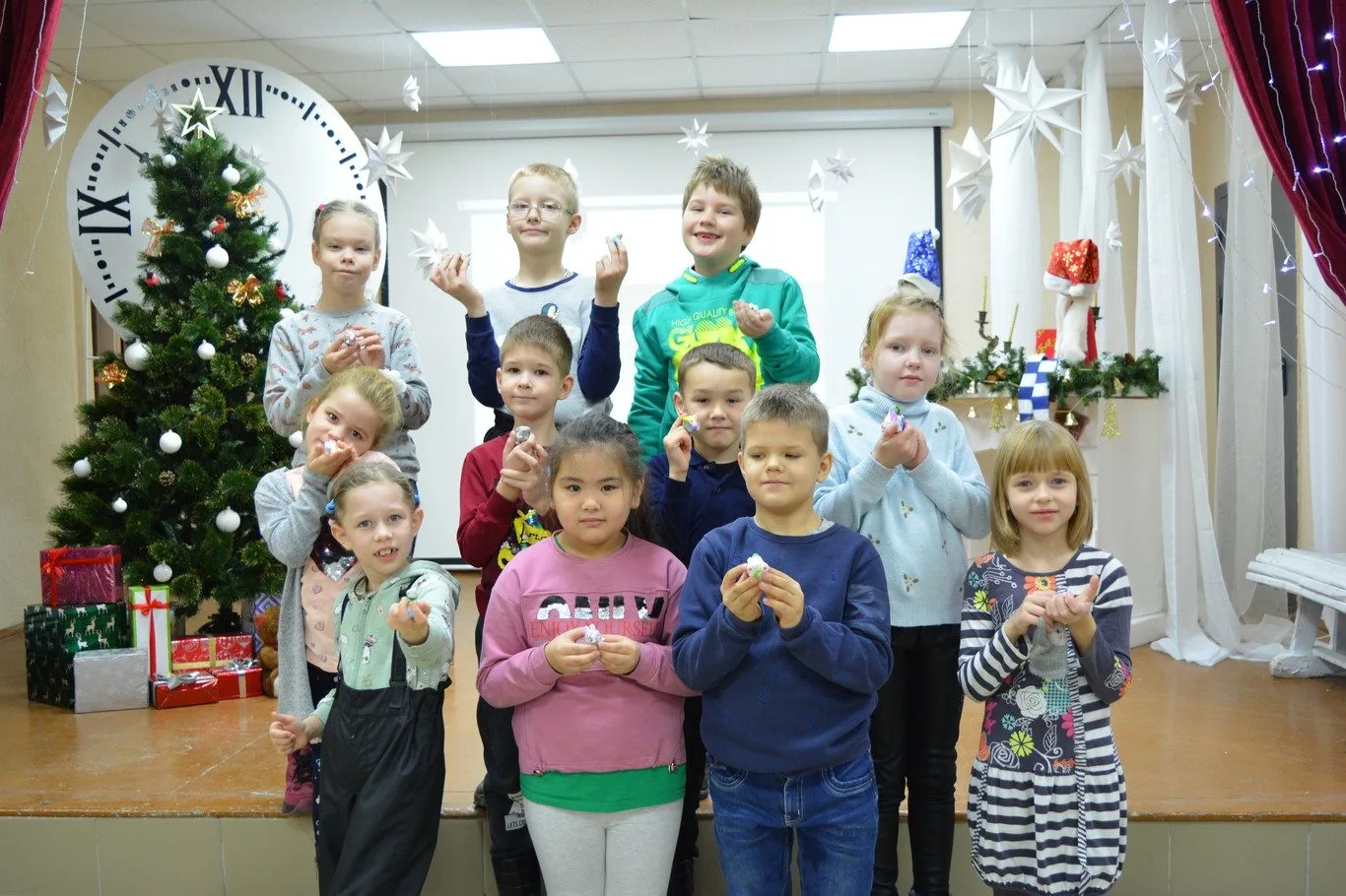 Зайчики и котики, символы 2023 года, были расписаны  ребятами в ГБУСОДО «ОЦЭКИТ»