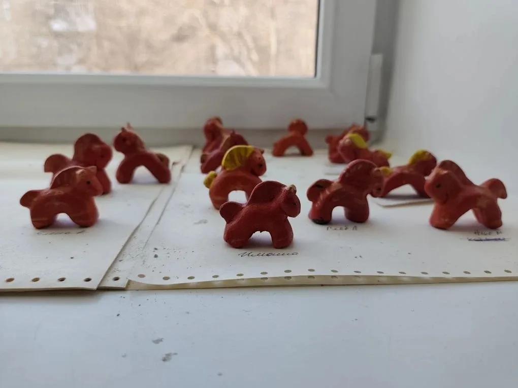 Роспись глиняных лошадок в детском саду № 227 «Антошка»