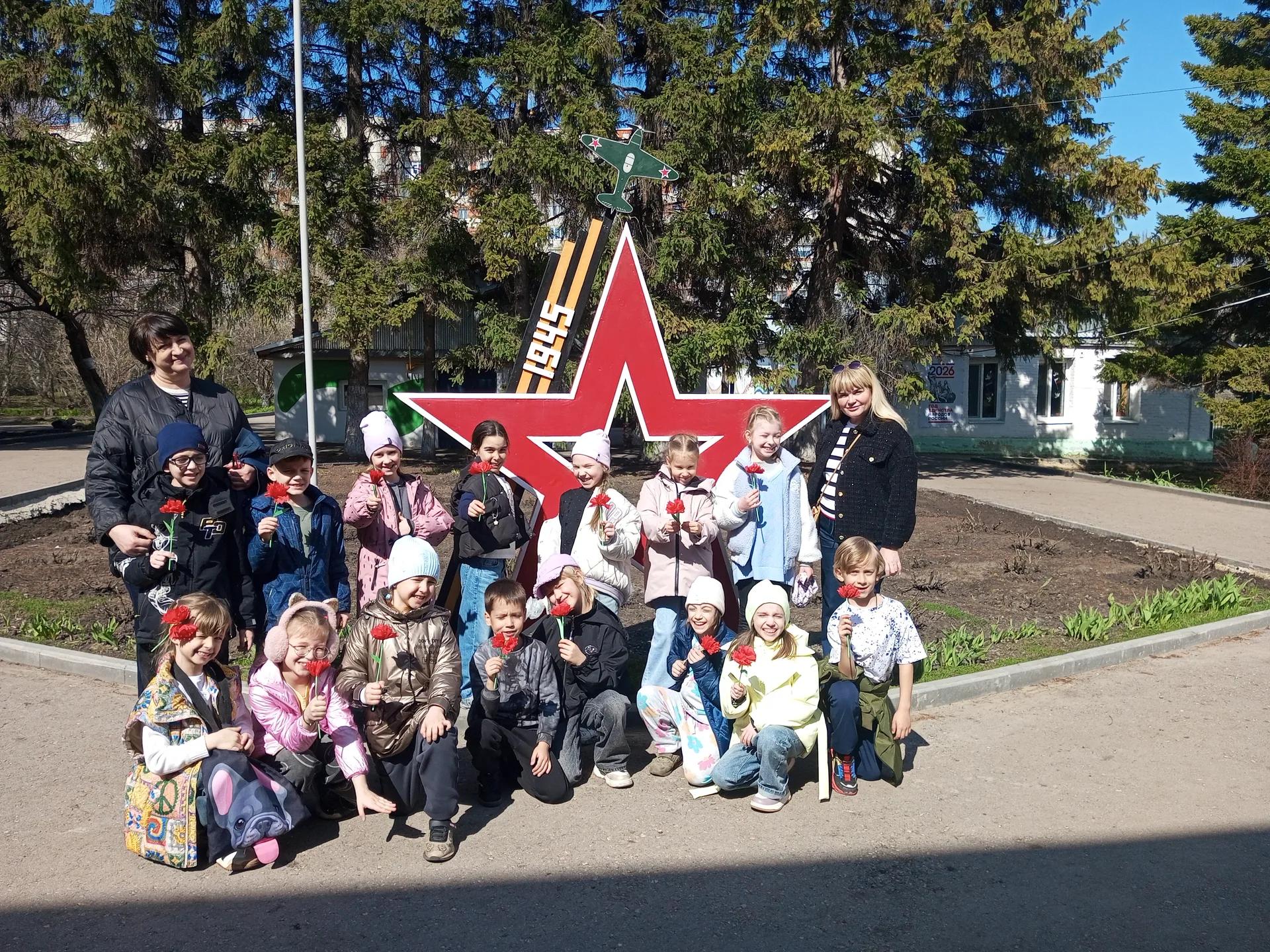 В ГБУ СОДО «ОЦЭКИТ» проведены мастер-классы по созданию красной гвоздики - символа памяти и мужества